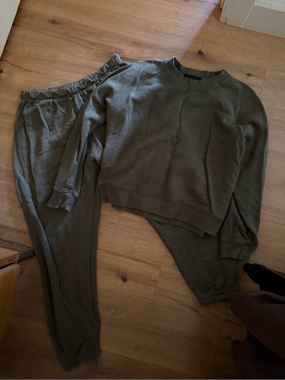 Jenni Kayne Saturday Olive Green Sweatshirt & Jogger Set L